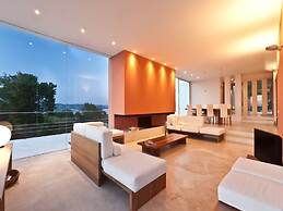 Beautiful Villa in Inviting Space