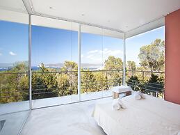 Beautiful Villa in Inviting Space