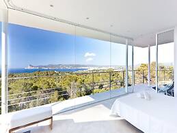 Beautiful Villa in Inviting Space