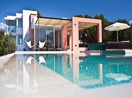 Beautiful Villa in Inviting Space