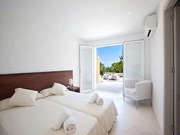 Beautiful Villa in Inviting Space