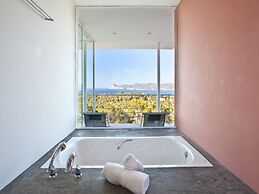 Beautiful Villa in Inviting Space