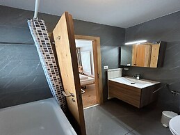 Apartment With Free Shuttle