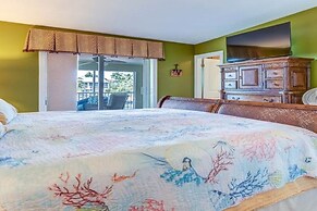 Exceptional Venetian Shores Home With Pool, Dock And Boat Lift. 4 Bedr