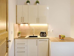 Spacious Villa With Lush Garden