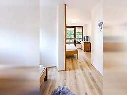 Spacious Villa With Lush Garden