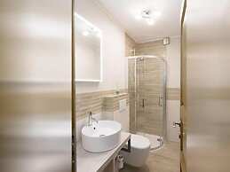 Spacious Villa With Lush Garden