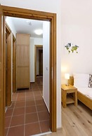 Spacious Villa With Lush Garden