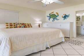 2nd Floor Duplex On Gated Bayfront Property 2 Bedroom Apts