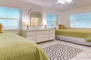 2nd Floor Duplex On Gated Bayfront Property 2 Bedroom Apts