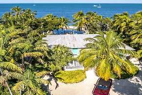 2nd Floor Duplex On Gated Bayfront Property 2 Bedroom Apts