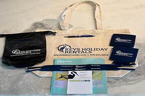 2nd Floor Duplex On Gated Bayfront Property 2 Bedroom Apts