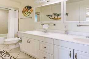 2nd Floor Duplex On Gated Bayfront Property 2 Bedroom Apts