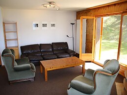 Stunning Apartment With Mountain Views