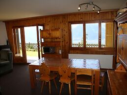 Stunning Apartment With Mountain Views