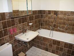 Stunning Apartment With Mountain Views