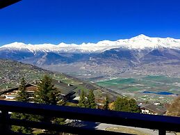 Apartments With Enchanting Hill View