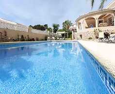 Frederic - Villa With Private Pool