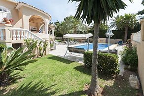 Frederic - Villa With Private Pool