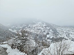 Spacious Chalet With Patio Facing Mountains