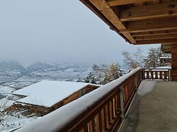 Spacious Chalet With Patio Facing Mountains
