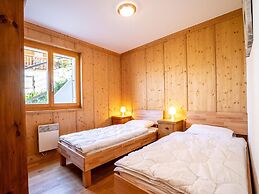 Spacious Chalet With Patio Facing Mountains