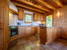 Spacious Chalet With Patio Facing Mountains