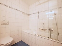 Spacious Chalet With Patio Facing Mountains