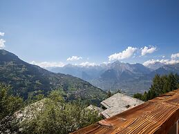 Spacious Chalet With Patio Facing Mountains
