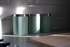 Bramblemead 5 bed House in Manchester Leigh