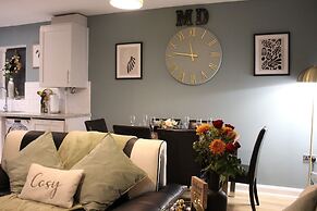 Bramblemead 5 bed House in Manchester Leigh