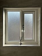 Bramblemead 5 bed House in Manchester Leigh