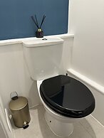 Bramblemead 5 bed House in Manchester Leigh