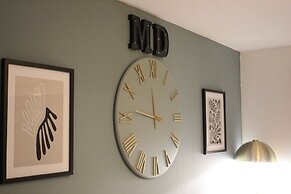 Bramblemead 5 bed House in Manchester Leigh