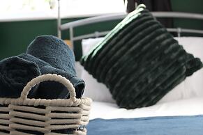 Bramblemead 5 bed House in Manchester Leigh