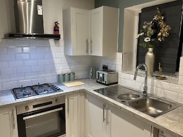 Bramblemead 5 bed House in Manchester Leigh