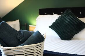 Bramblemead 5 bed House in Manchester Leigh