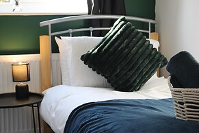 Bramblemead 5 bed House in Manchester Leigh