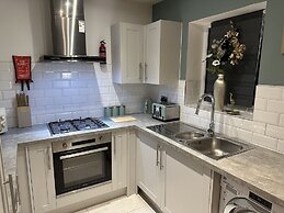 Bramblemead 5 bed House in Manchester Leigh