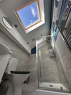 Bramblemead 5 bed House in Manchester Leigh