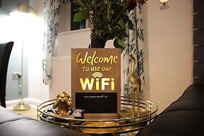 Bramblemead 5 bed House in Manchester Leigh