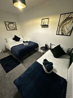 Bramblemead 5 bed House in Manchester Leigh