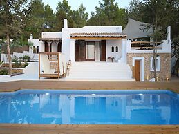 Holiday Villa With Pool