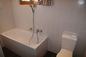 Stunning Apartment With Mountain Views