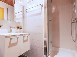 Stunning Apartment With Mountain Views