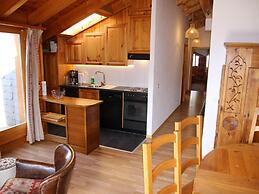 Stunning Apartment With Mountain Views