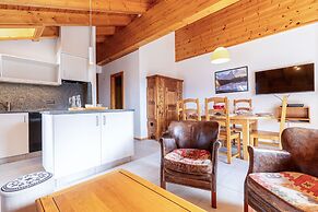 Stunning Apartment With Mountain Views