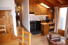 Stunning Apartment With Mountain Views