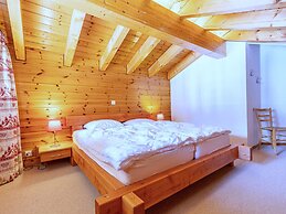 Stunning Apartment With Mountain Views