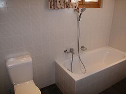 Stunning Apartment With Mountain Views